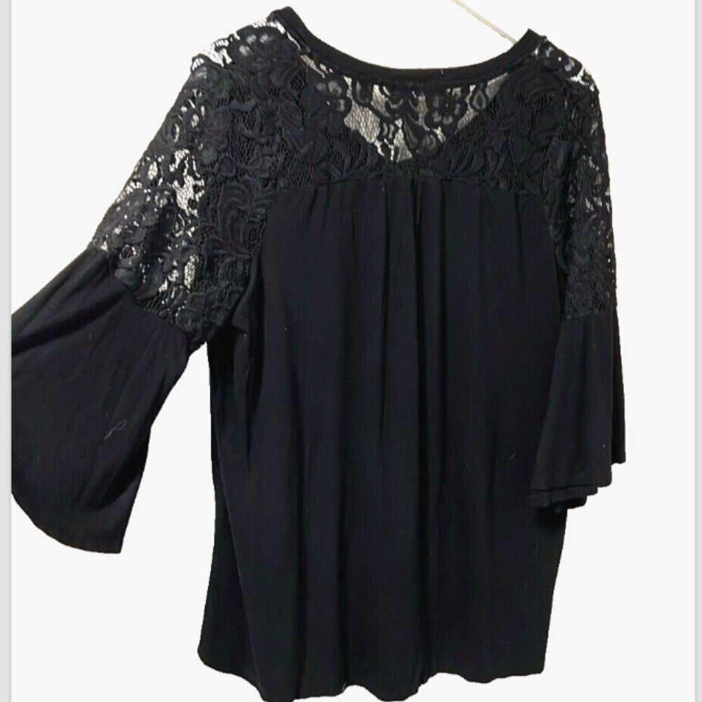 Cyrus | Black Lace Arm Hi-Lo Blouse